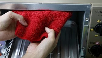 8 Tips for Cleaning Ovens: Say Goodbye to Grimy Ovens Forever!